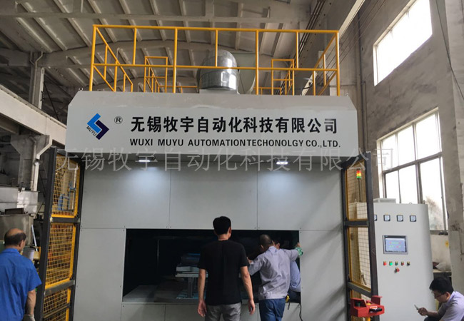 汽車內(nèi)飾件自動噴膠（機器人）